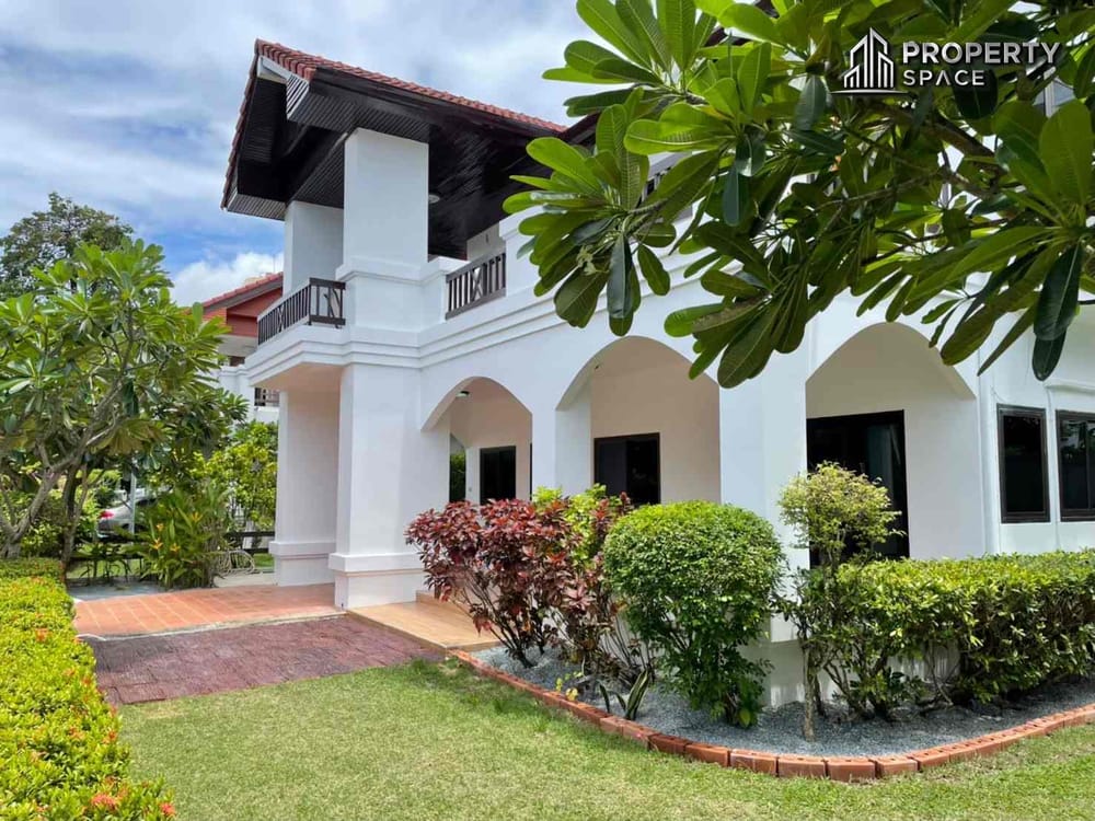 Luxury 3 Bedroom House Private Beach Access Near Sukhumvit Road Na Jomtien For Sale Image 1