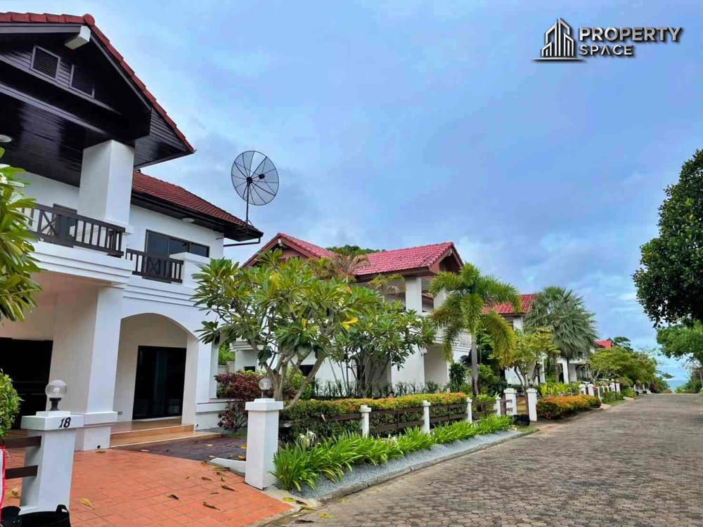Luxury 3 Bedroom House Private Beach Access Near Sukhumvit Road Na Jomtien For Sale Image 5