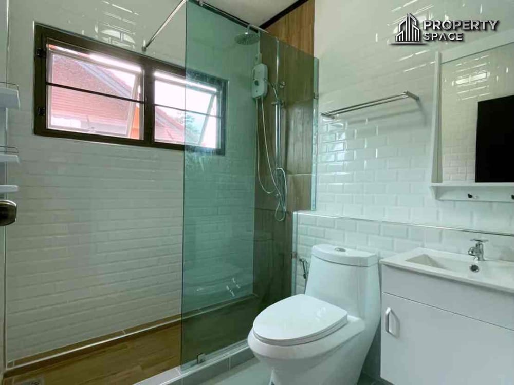Luxury 3 Bedroom House Private Beach Access Near Sukhumvit Road Na Jomtien For Sale Image 27