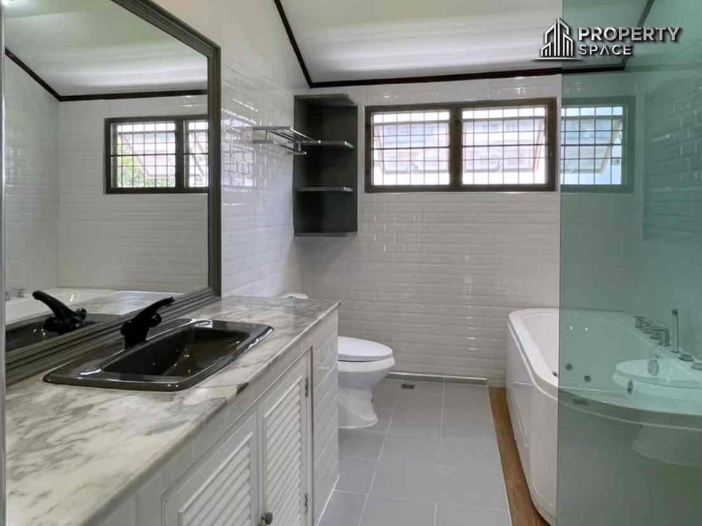 Luxury 3 Bedroom House Private Beach Access Near Sukhumvit Road Na Jomtien For Sale Image 22