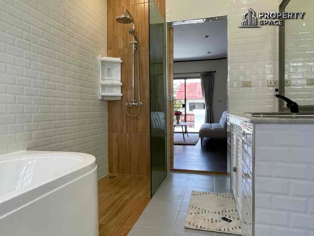Luxury 3 Bedroom House Private Beach Access Near Sukhumvit Road Na Jomtien For Sale Image 23