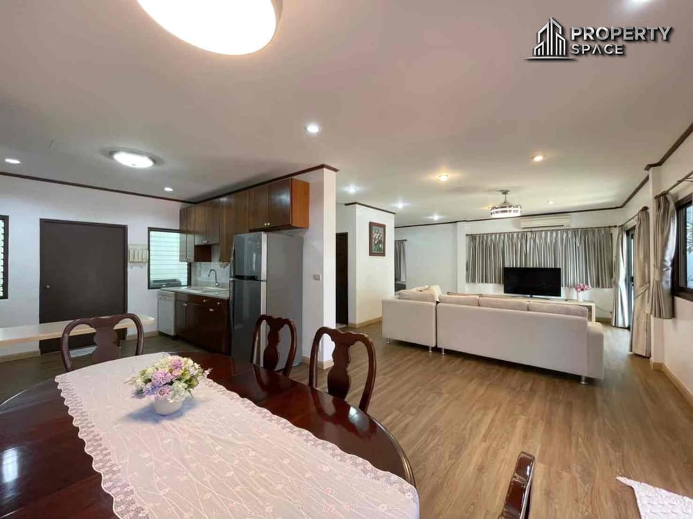 Luxury 3 Bedroom House Private Beach Access Near Sukhumvit Road Na Jomtien For Sale Image 11