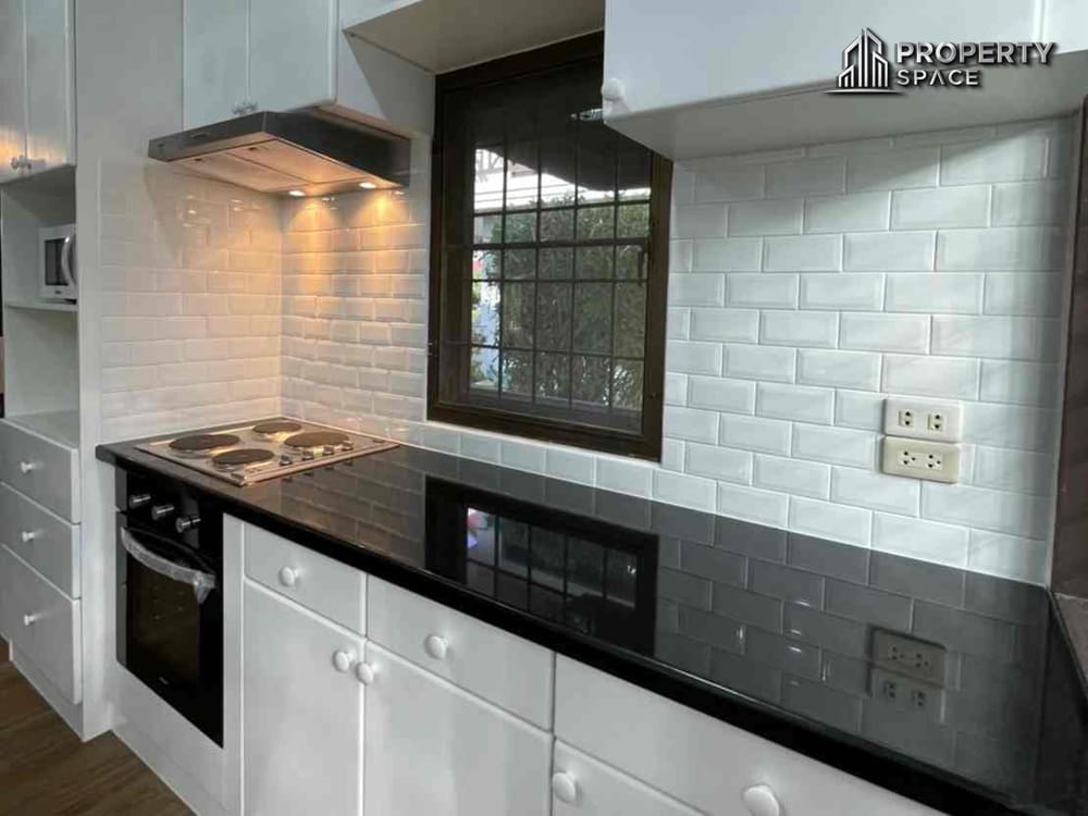 Luxury 3 Bedroom House Private Beach Access Near Sukhumvit Road Na Jomtien For Sale Image 15