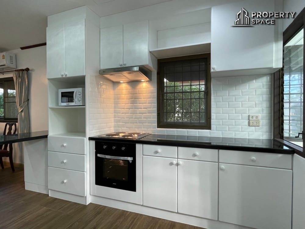 Luxury 3 Bedroom House Private Beach Access Near Sukhumvit Road Na Jomtien For Sale Image 14