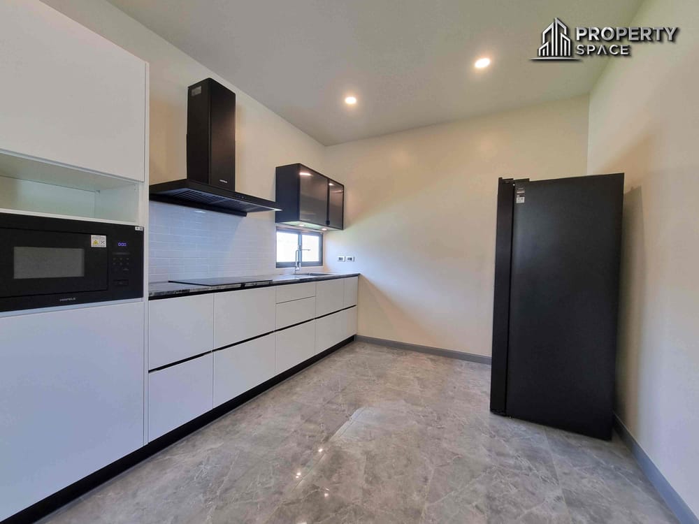 Premium Quality Luxury 4 Bedroom Pool Villa In Huay Yai For Sale Image 10