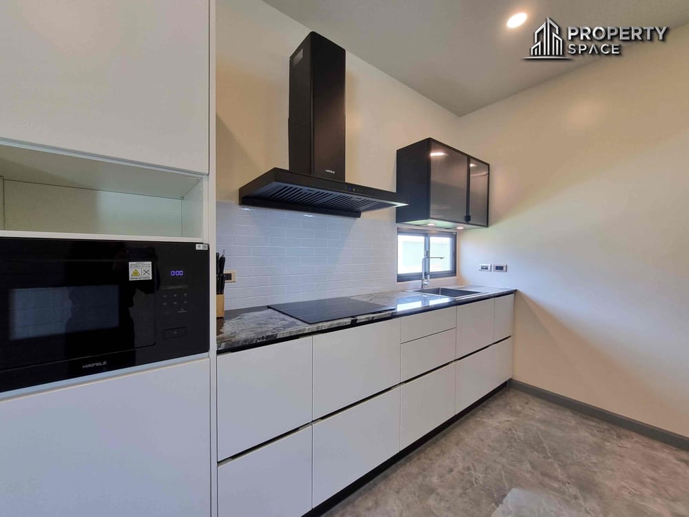 Premium Quality Luxury 4 Bedroom Pool Villa In Huay Yai For Sale Image 11