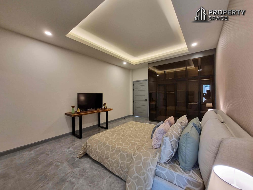 Premium Quality Luxury 4 Bedroom Pool Villa In Huay Yai For Sale Image 36