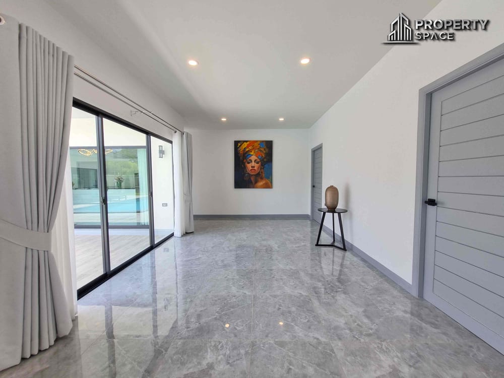 Premium Quality Luxury 4 Bedroom Pool Villa In Huay Yai For Sale Image 25