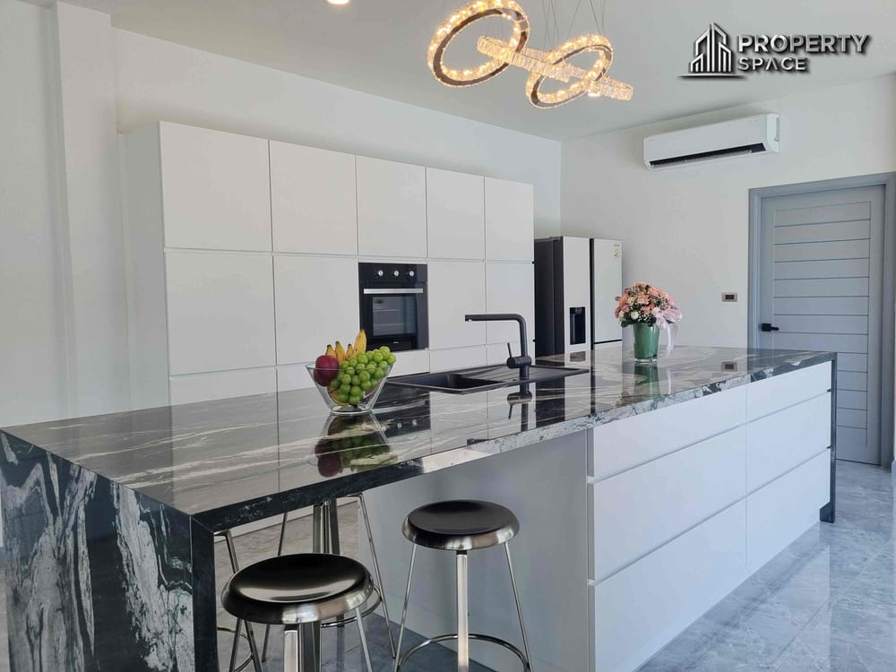 Premium Quality Luxury 4 Bedroom Pool Villa In Huay Yai For Sale Image 8
