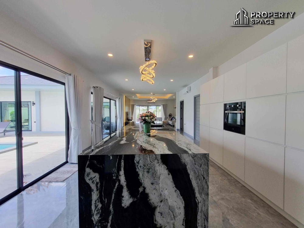 Premium Quality Luxury 4 Bedroom Pool Villa In Huay Yai For Sale Image 9