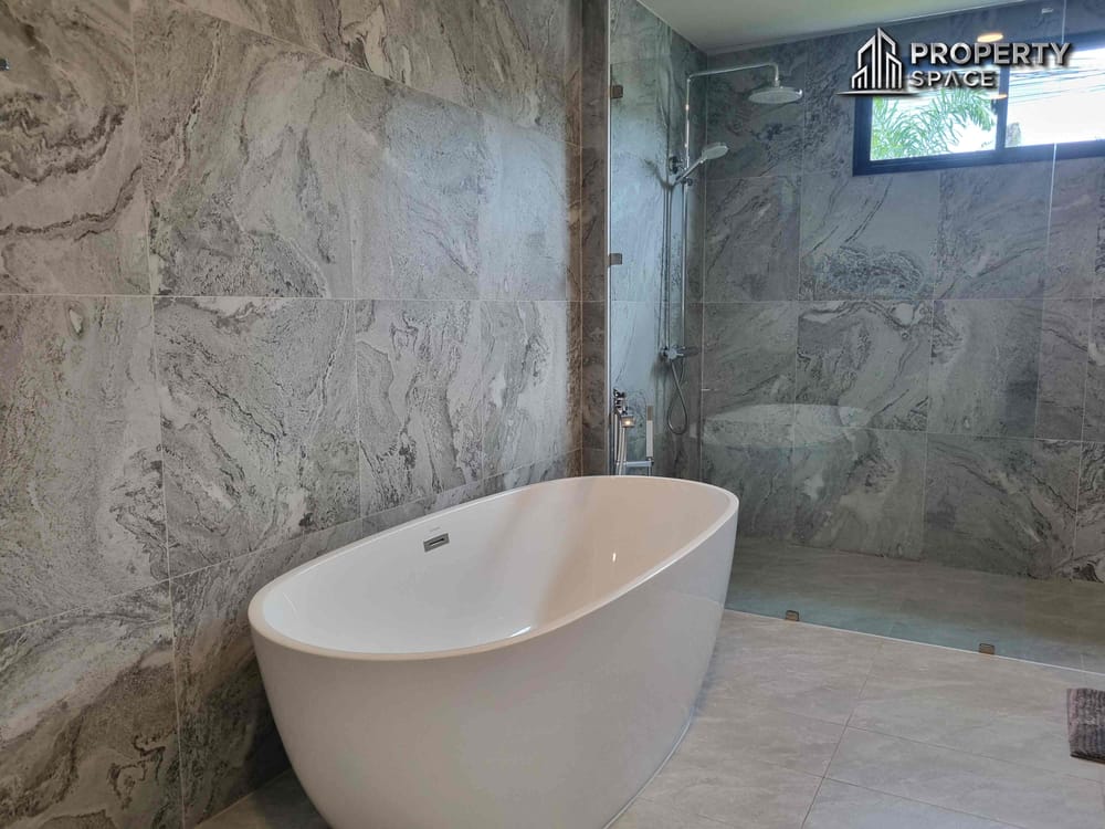 Premium Quality Luxury 4 Bedroom Pool Villa In Huay Yai For Sale Image 24