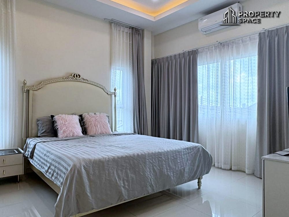 Pattaya Pet-Friendly 2-Storey 4 Bedroom Pool Villa in Baan Dusit Garden For Rent Image 12