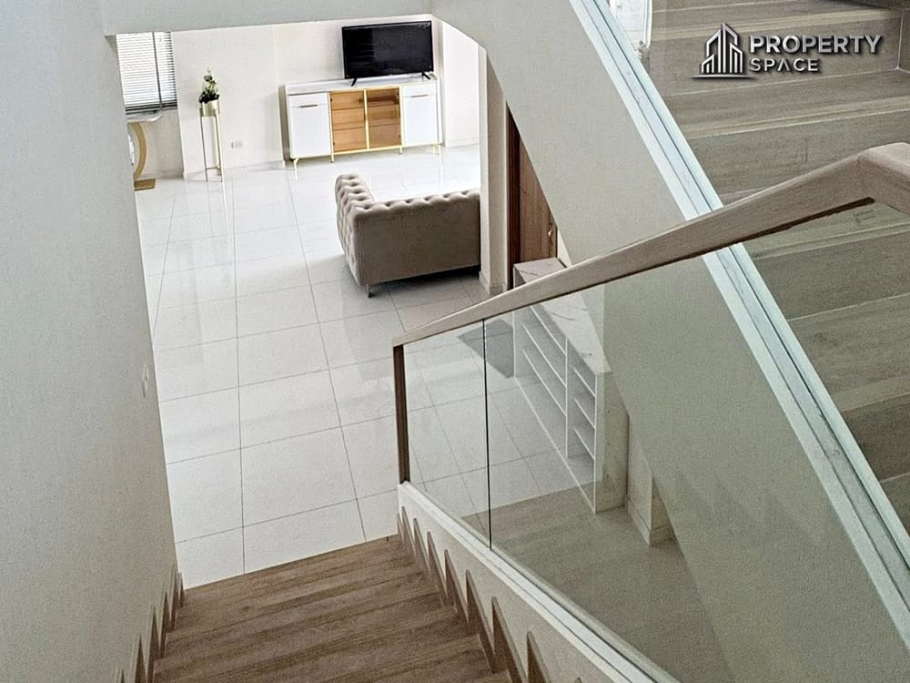 Pattaya Pet-Friendly 2-Storey 4 Bedroom Pool Villa in Baan Dusit Garden For Rent Image 8