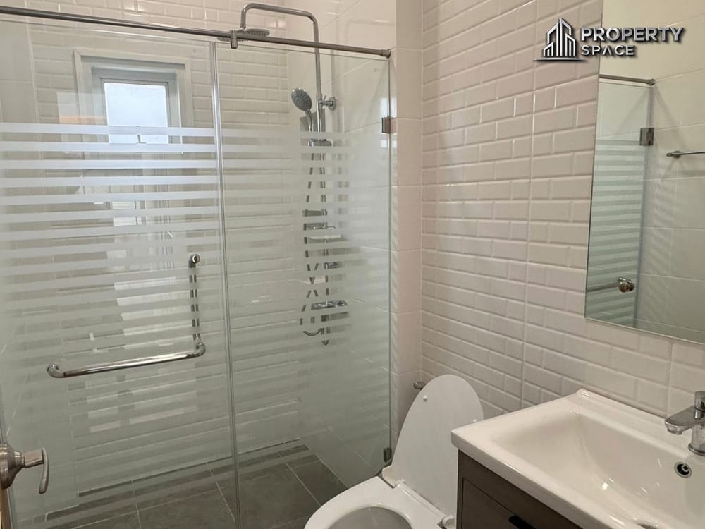 Pattaya Pet-Friendly 2-Storey 4 Bedroom Pool Villa in Baan Dusit Garden For Rent Image 13