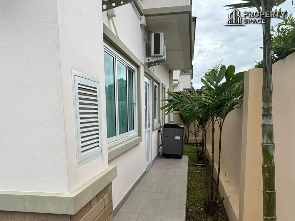 Pattaya Pet-Friendly 2-Storey 4 Bedroom Pool Villa in Baan Dusit Garden For Rent Image 19