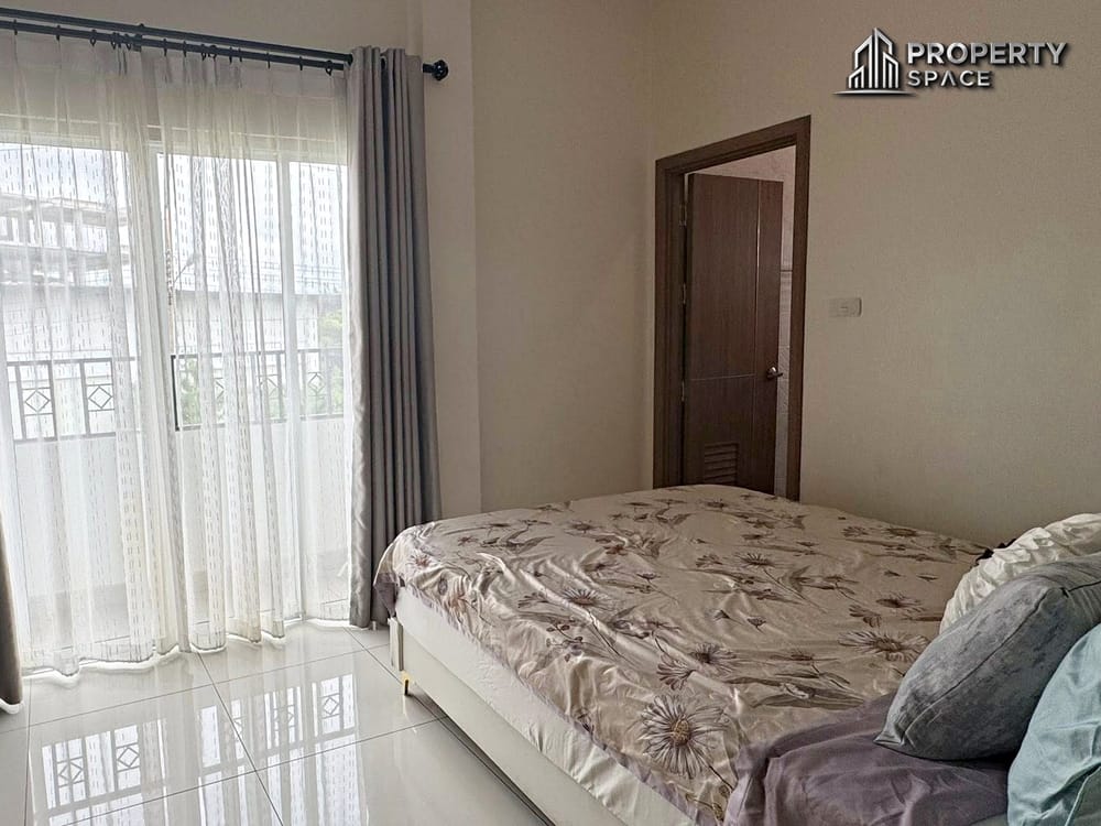 Pattaya Pet-Friendly 2-Storey 4 Bedroom Pool Villa in Baan Dusit Garden For Rent Image 14