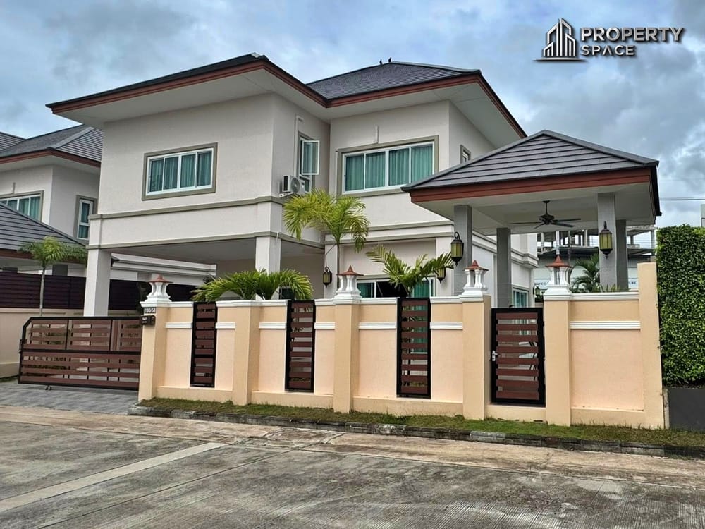 Pattaya Pet-Friendly 2-Storey 4 Bedroom Pool Villa in Baan Dusit Garden For Rent Image 1