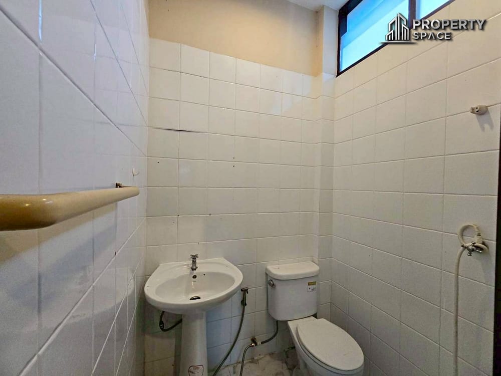Pet-friendly 3 Bedroom Pool Villa In East Pattaya For Rent Image 37