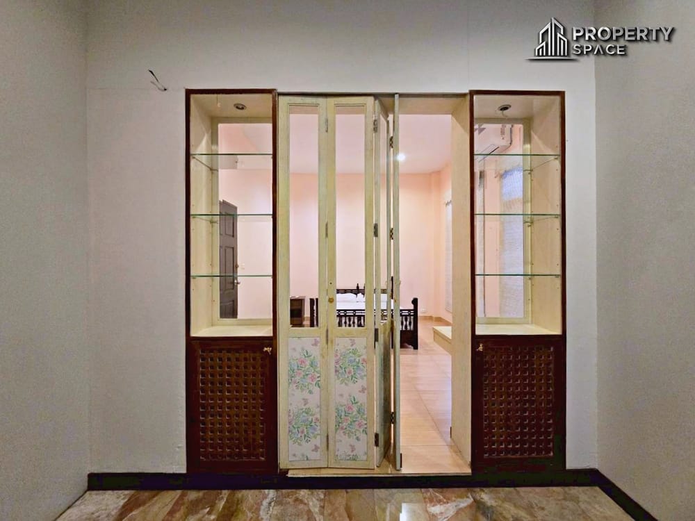 Pet-friendly 3 Bedroom Pool Villa In East Pattaya For Rent Image 25