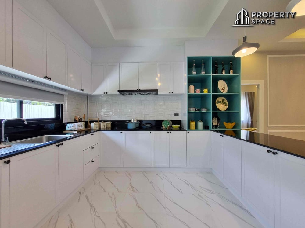 Brand New 4 Bedroom Modern Pool Villa In East Pattaya For Sale Image 13