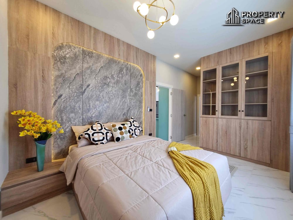 Brand New 4 Bedroom Modern Pool Villa In East Pattaya For Sale Image 20