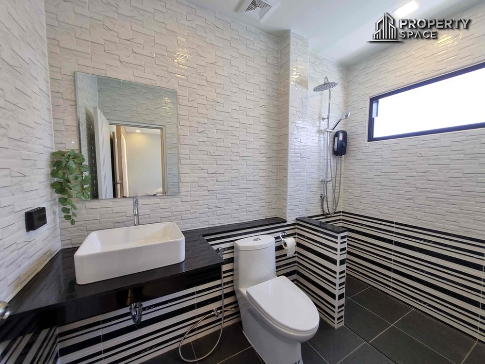 Brand New 4 Bedroom Modern Pool Villa In East Pattaya For Sale Image 19