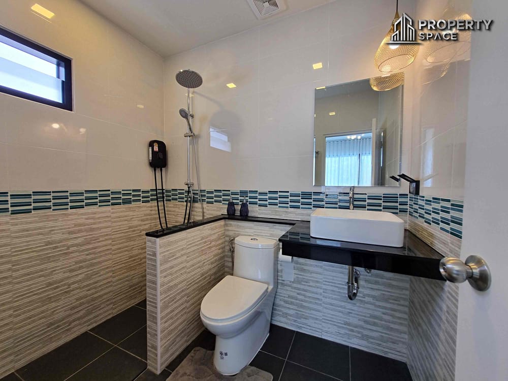 Brand New 4 Bedroom Modern Pool Villa In East Pattaya For Sale Image 24
