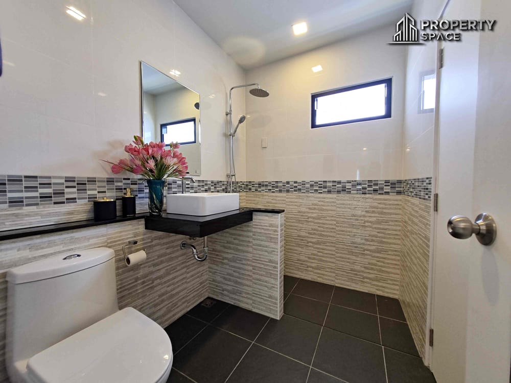 Brand New 4 Bedroom Modern Pool Villa In East Pattaya For Sale Image 27