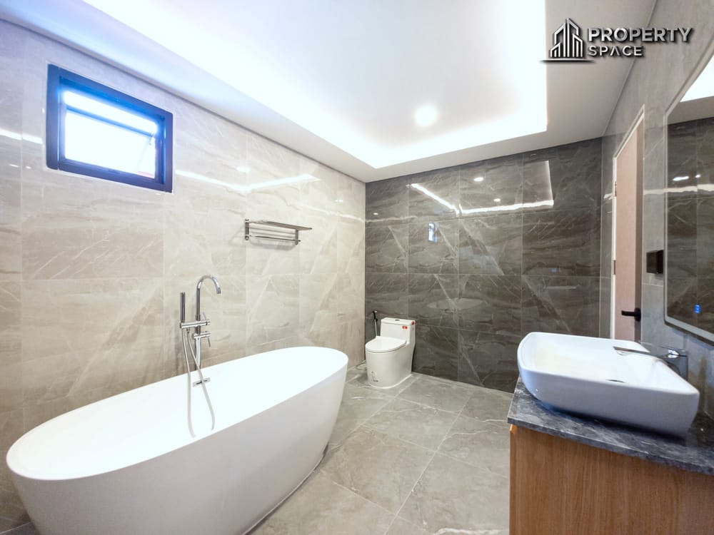 Brand New Luxury Huge 5 bedroom Pool Villa Near Jomtien Beach For Sale Image 19