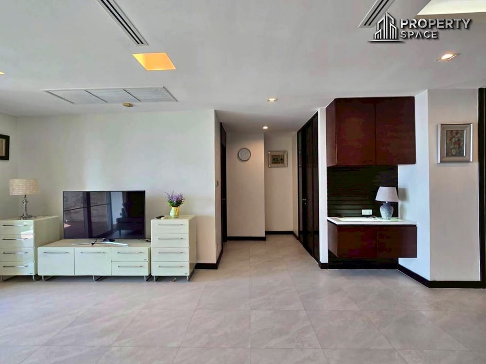 Stunning 2-Bedroom Condo in Ananya Beachfront Naklua For Rent  Image 9