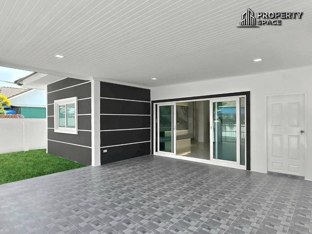 Modern Corner Single-Detached 3-Bedroom House In Huai Yai For Sale Image 3