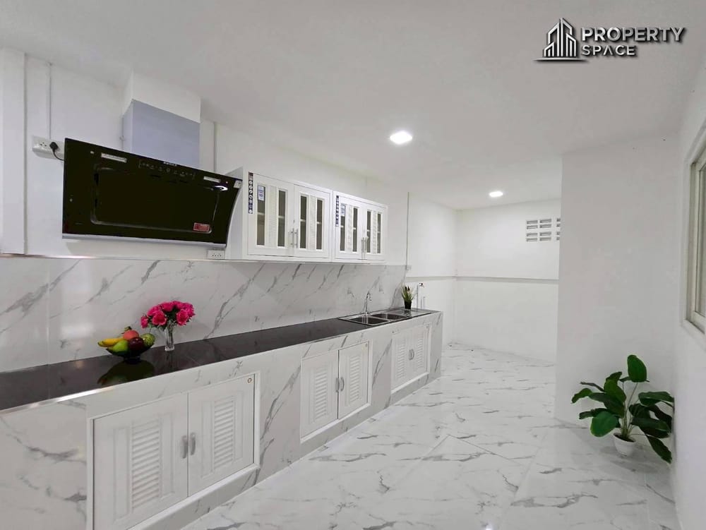 Modern Corner Single-Detached 3-Bedroom House In Huai Yai For Sale Image 8