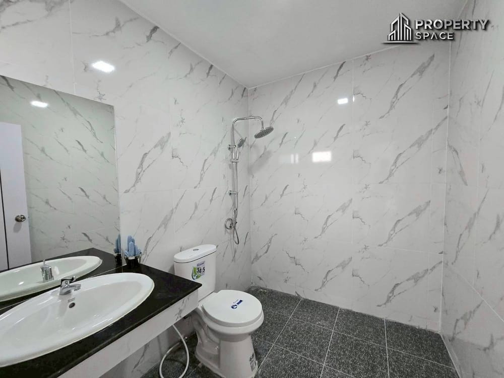 Modern Corner Single-Detached 3-Bedroom House In Huai Yai For Sale Image 16