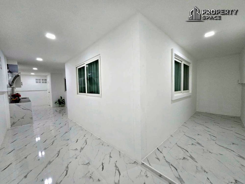 Modern Corner Single-Detached 3-Bedroom House In Huai Yai For Sale Image 6