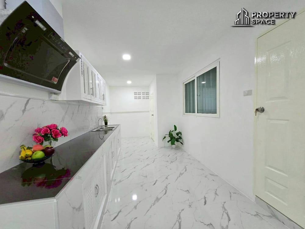 Modern Corner Single-Detached 3-Bedroom House In Huai Yai For Sale Image 9