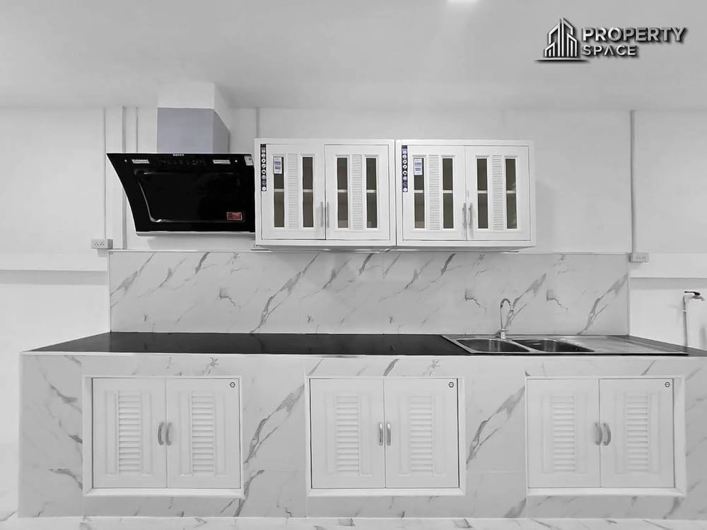 Modern Corner Single-Detached 3-Bedroom House In Huai Yai For Sale Image 7