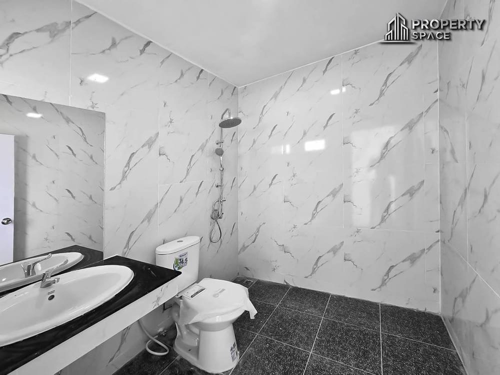 Modern Corner Single-Detached 3-Bedroom House In Huai Yai For Sale Image 18