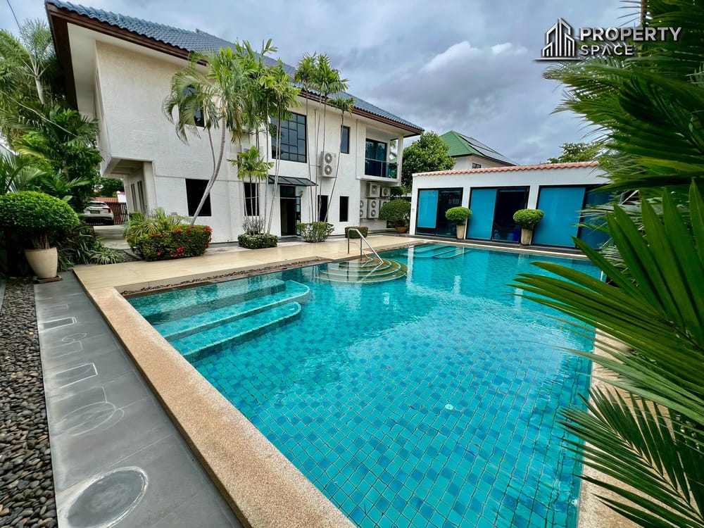 Stylish 3 Bedroom Pool Villa With Guesthouse In East Pattaya For Sale Image 1
