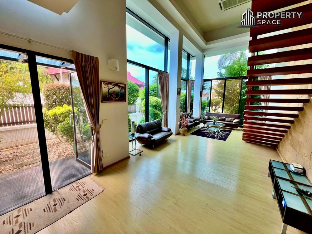 Stylish 3 Bedroom Pool Villa With Guesthouse In East Pattaya For Sale Image 5