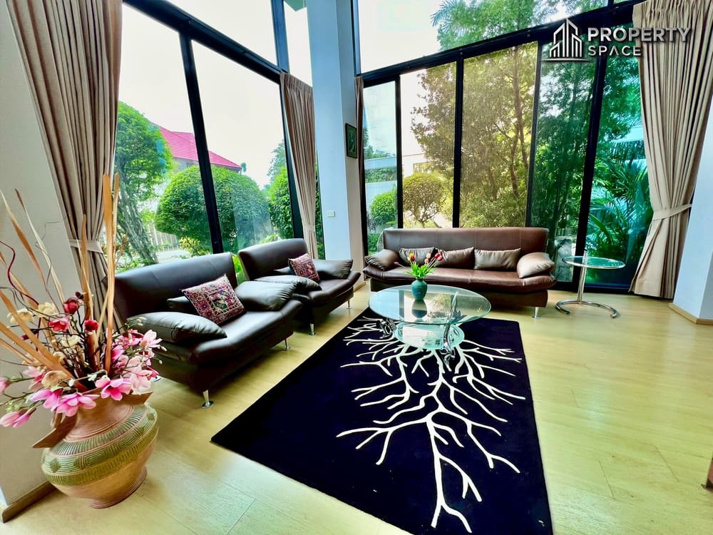Stylish 3 Bedroom Pool Villa With Guesthouse In East Pattaya For Sale Image 6