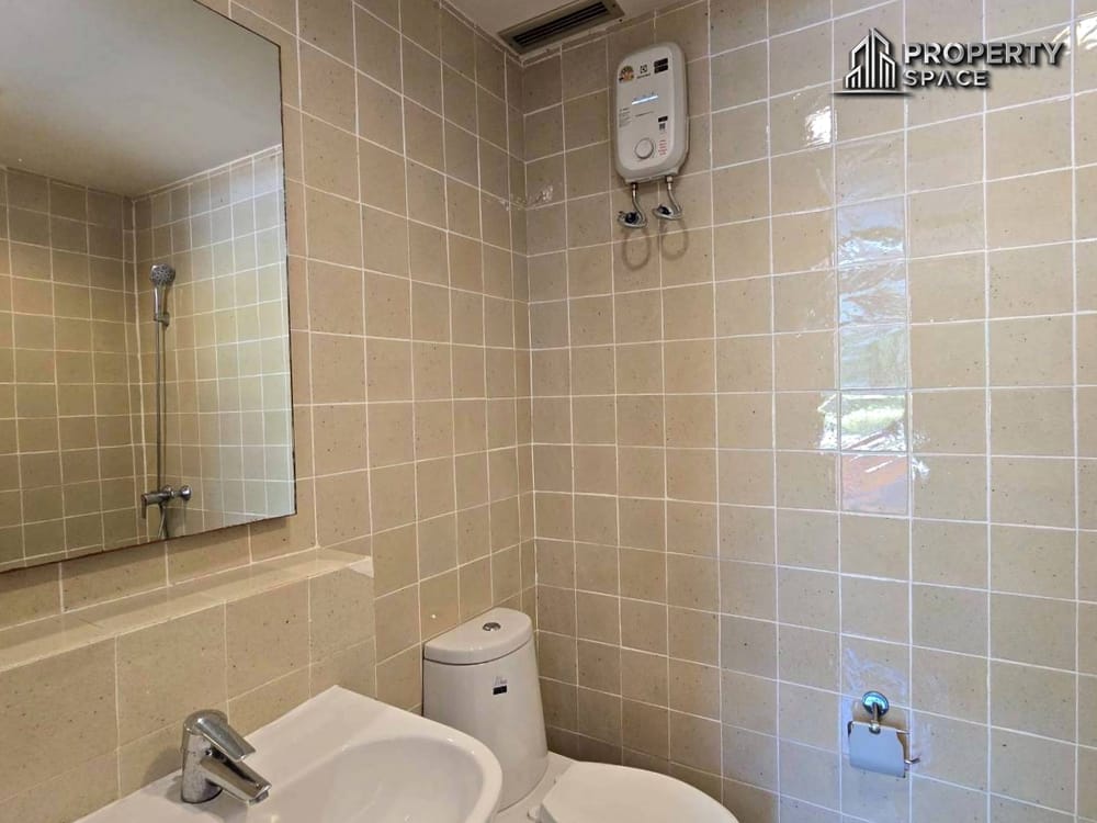 Spacious 2 Bedroom Condo Just 30 Meters From Jomtien Beach For Rent Image 15
