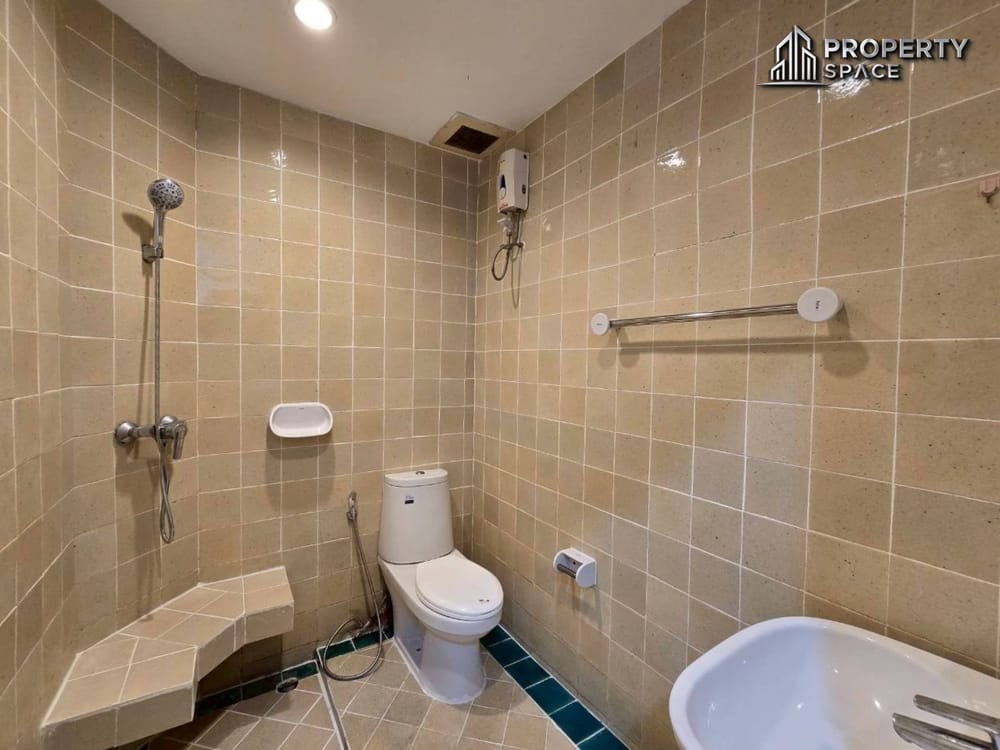Spacious 2 Bedroom Condo Just 30 Meters From Jomtien Beach For Rent Image 21