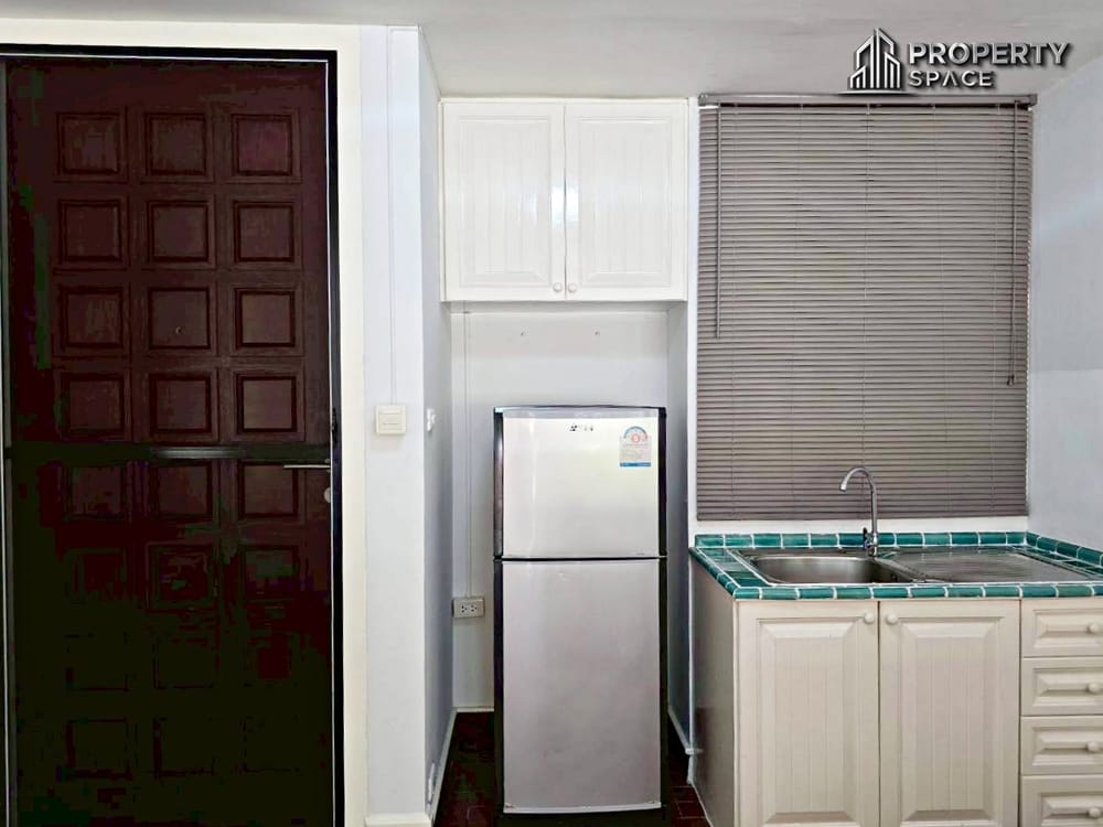 Spacious 2 Bedroom Condo Just 30 Meters From Jomtien Beach For Rent Image 8