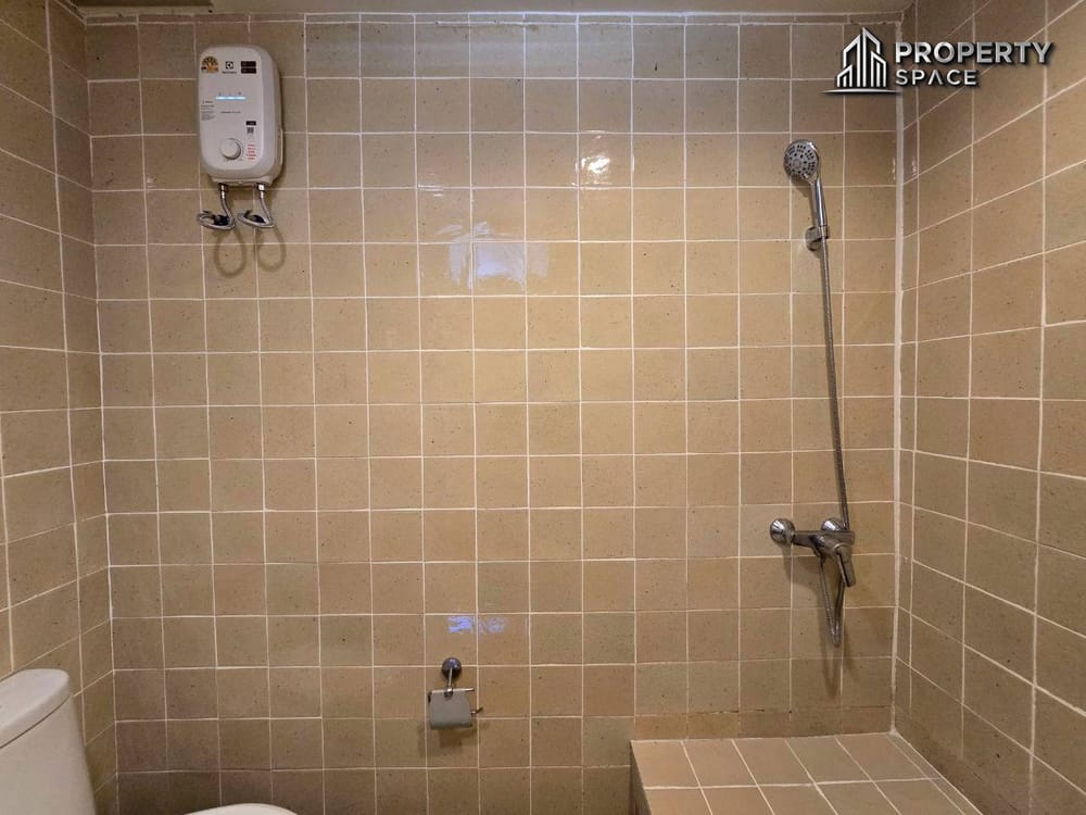 Spacious 2 Bedroom Condo Just 30 Meters From Jomtien Beach For Rent Image 14