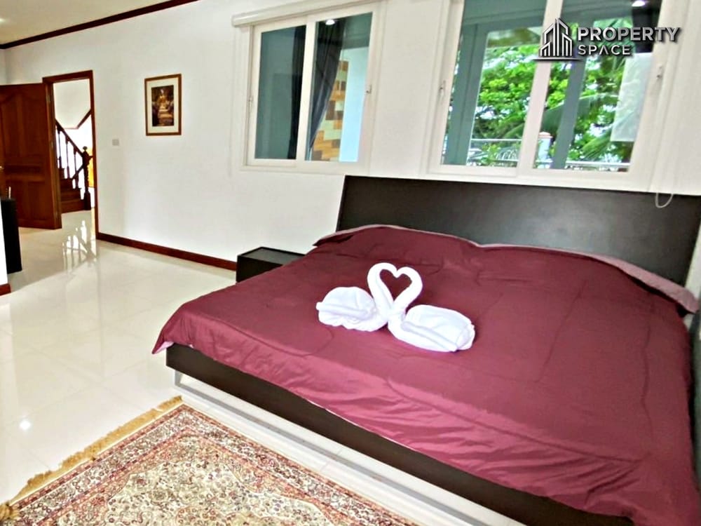 Luxury Spacious 4 Bedroom Pool Villa In Na Jomtien Pattaya For Rent Image 19