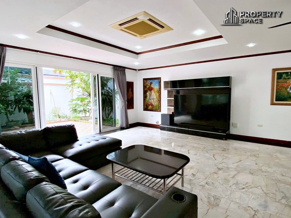 Luxury Spacious 4 Bedroom Pool Villa In Na Jomtien Pattaya For Rent Image 8