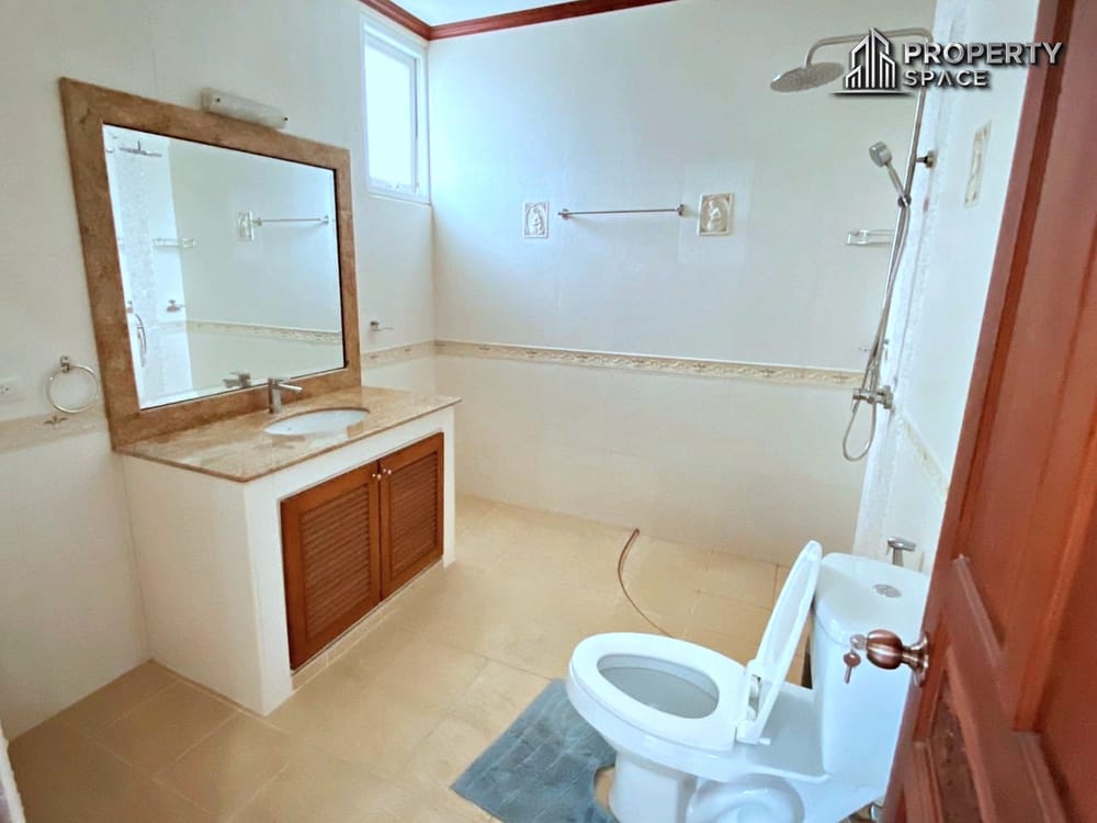Luxury Spacious 4 Bedroom Pool Villa In Na Jomtien Pattaya For Rent Image 23
