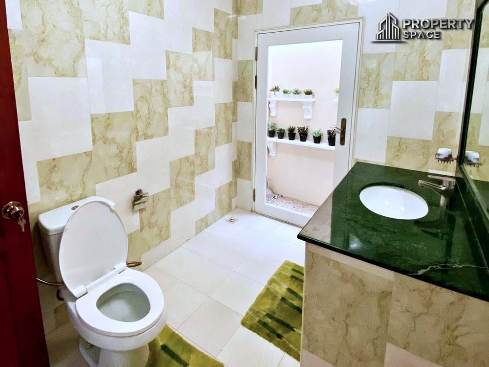 Luxury Spacious 4 Bedroom Pool Villa In Na Jomtien Pattaya For Rent Image 24