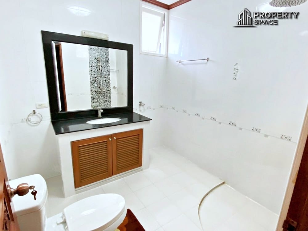 Luxury Spacious 4 Bedroom Pool Villa In Na Jomtien Pattaya For Rent Image 22