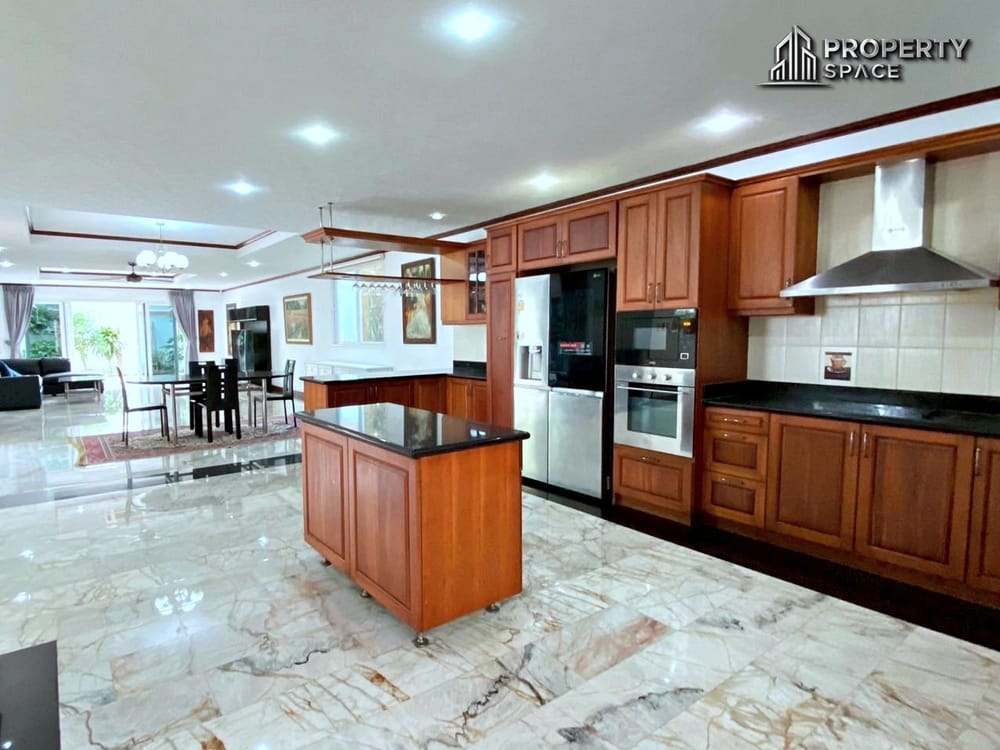 Luxury Spacious 4 Bedroom Pool Villa In Na Jomtien Pattaya For Rent Image 12
